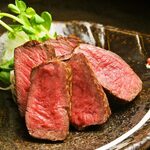 囲炉裏 鉄板 静流sizzle - 自慢の鉄板で目の前で焼き上げるサーロインステーキ