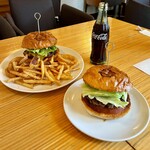 和牛バーガーとパンケーキ ラナマル - オーダー全景です。