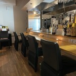 囲炉裏 鉄板 静流sizzle - カウンター5席のみのおこもり感ある店内