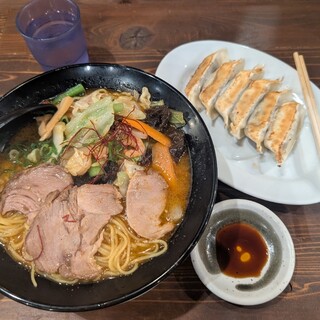 和歌山ラーメン 八両_0