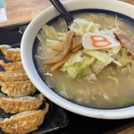 ８番らーめん - 料理写真:「なんでやろ8番」　今更言うことはない。