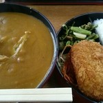 小島町つるや - カレーラーメン(税込700円)と弁当(税込270円)のセット