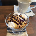 アイン ソフ オウル - ランチにパフェ350円とコーヒー200円をプラス
      2015年4月10日