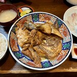 寿し魚処・網代 - 料理写真:あら炊き刺身定食 1210円