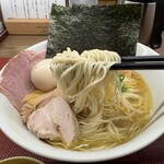 麺Louis - 特製塩らぁめん 味玉付き　1,350円
            大盛り　100円
            麺リフトアップ