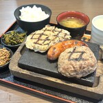 感動の肉と米 - 料理写真:チキンコンボ1500円・フランクフルト250円