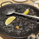 スペインレストラン 銀座エスペロ - イカ墨入りパエジャ(2人前)