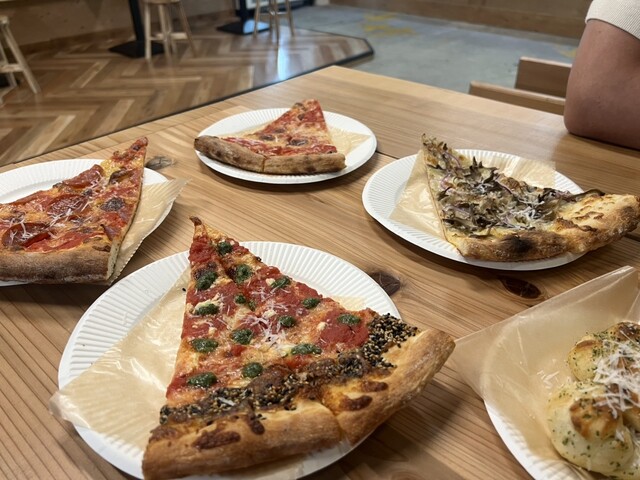 Hughes Pizza Parkside店 （ヒューズピザ） - 本町/ピザ | 食べログ
