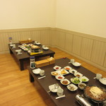 JEONGSUGASUNG - 予約を入れて来店したんでオンドルのお部屋の中には既に料理が用意してありました