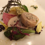 湊町倶楽部 - 湖国近江鶏のガランティーヌとヘーゼルナッツのラペ(コース料理「ミザン-初-」)