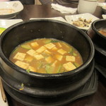 JEONGSUGASUNG - この日の定食の汁物は２つ、一品目はピリ辛の豆腐チゲです