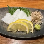 手しごと屋 潤 - イカ刺しは包丁の入れ方が丁寧