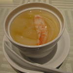 涵梅舫 - キヌカサ茸、蟹肉、白菜入り蒸しスープ