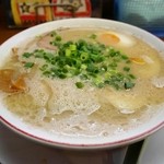 だるま大使 - ナミナミと張られた濃厚なスープ
