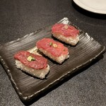 日本の酒と馬の肉 ウマ○ - にぎり
