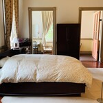 CAFE MIKASA HOTEL 1906 - 内観3：スイートルーム：バス+トイレ付きでした...大浴場もあったようなので、他の部屋は無かったと思われる