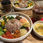 OGADA - 15種ビビンバとトックリイチゴのジュース