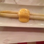 ブション - ホワイトアスパラガスのオランデーズソース