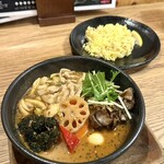 スープカレー GARAKU - 余市ワインポークの豚しゃぶと7種きのこの森1740円