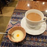 AMAN KITCHEN - ホットチャイにサービスのスイーツ