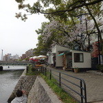 プルプル - 京橋川の水辺のオープンカフェ