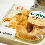 ファミリーマート - 料理写真:も~っちり食感ピザパン