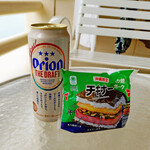 ファミリーマート - ドリンク写真:オリオン ザ・ドラフト500ml と ポーク玉子チキナー
