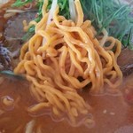 北京麺人 - 麺に唐辛子練り込んでいるんです！。