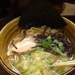 ラーメン 凌駕堂 - 貝だしとんこつラーメン 750円