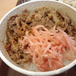 すき家 - 牛丼(並)<税抜>270円に無料の紅ショウガと七味をトッピング(2015.04.08)