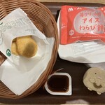 モスバーガー - 料理写真:アイスドルチェ苺クリームのアイスわらび餅~あまおうソース入り~