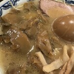 博多麺房 赤のれん - ザーサイの風味がよく合います。