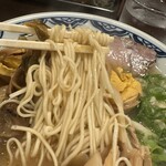 博多麺房 赤のれん - 麺は超極細のパキポキ麺です。