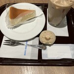 エクセルシオール カフェ - 料理写真:ロイヤルミルクティーとチーズケーキ。