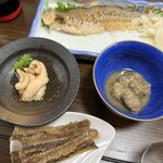 三平寿し - エツの卵　骨せんべい　イソギンチャク