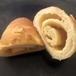 高級食パン専門店 どんだけ自己中 - 料理写真:塩キャラメルパン　¥220-