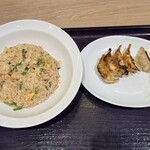 ラーメンエクスプレス 博多一風堂・ソラノイロ - 料理写真:博多チャーハン+博多ひとくち餃子
