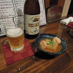 Sumiyaki Sakaba Torikoro - 中瓶ビール550円とお通し300円