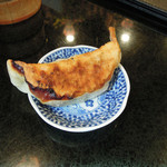 Eiraku - ジャンボ餃子ではありません、皿が小さいのです