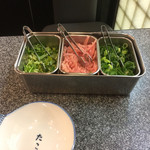 明石焼 たこ八 - 薬味  三つ葉、ショウガ、ネギ