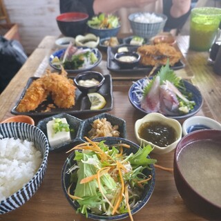 荒川屋ダイニングバ-サンドフィッシュ_0