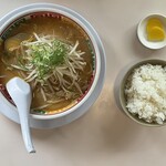 豚太郎 - 料理写真:にんにく入りみそラーメン　ごはん（小）