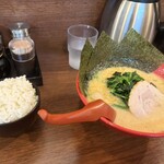 横浜家系ラーメン 赤家 - 料理写真: