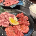 黒毛和牛 焼肉うし雅 - 