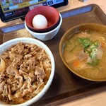 すき家 - 料理写真:とん汁みそらーめん 牛丼たまごセット 850円(税込) 