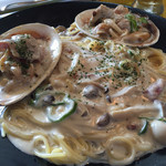 バレーナ - 大アサリのクリームパスタ