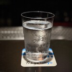 368350590 - チェイサーの水(ジントニックの氷を流用して貰いました。)