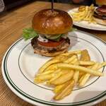 Liberty Park Cafe - 料理写真:LPCバーガー