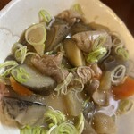 乃がた - 煮込みのモツは下から引っ張り出してきて３切れwほぼ根菜の煮込みw