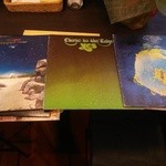 ひ路花 - 店主秘蔵のＹＥＳのアルバム。右から『こわれもの』『危機』『海洋地形学の物語』